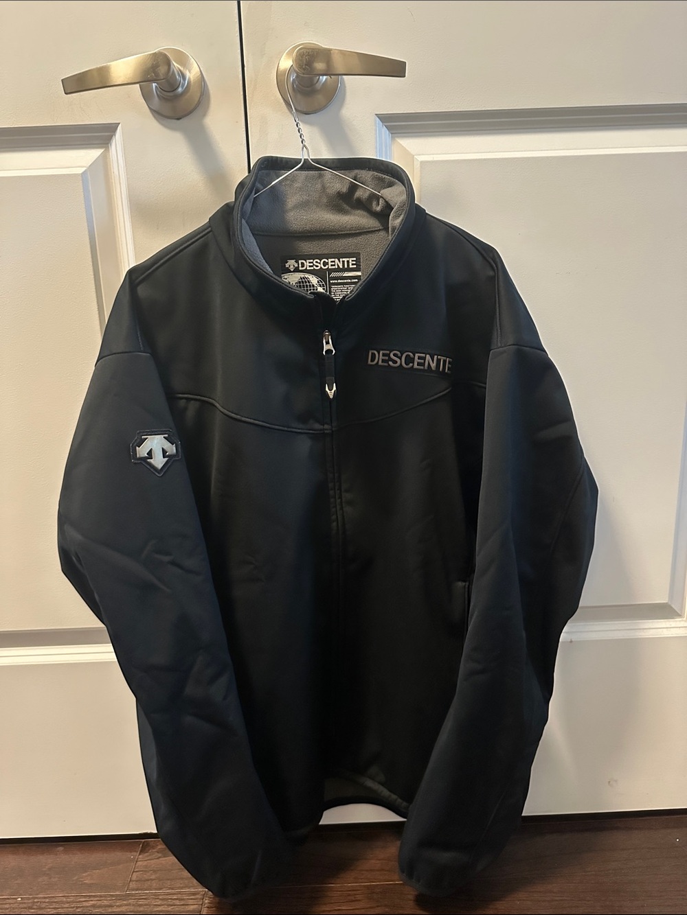 Descente Men’s Black Performance Full-Zip Jacket (size: L)